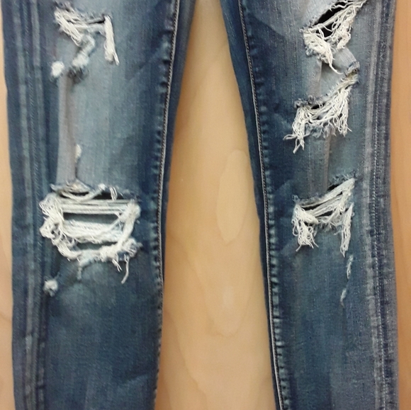 American Eagle Distressed Denim Jeans 4 - Picture 4 of 13